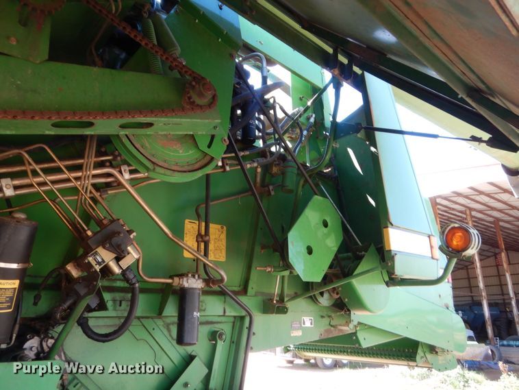 image for item HB9368 1993 John Deere 9600 combine
