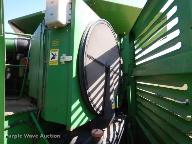 image for item HB9368 1993 John Deere 9600 combine