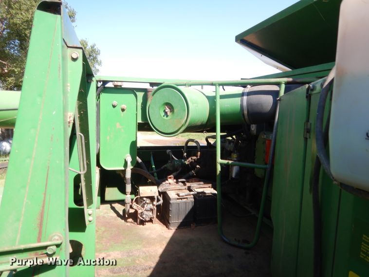 image for item HB9368 1993 John Deere 9600 combine