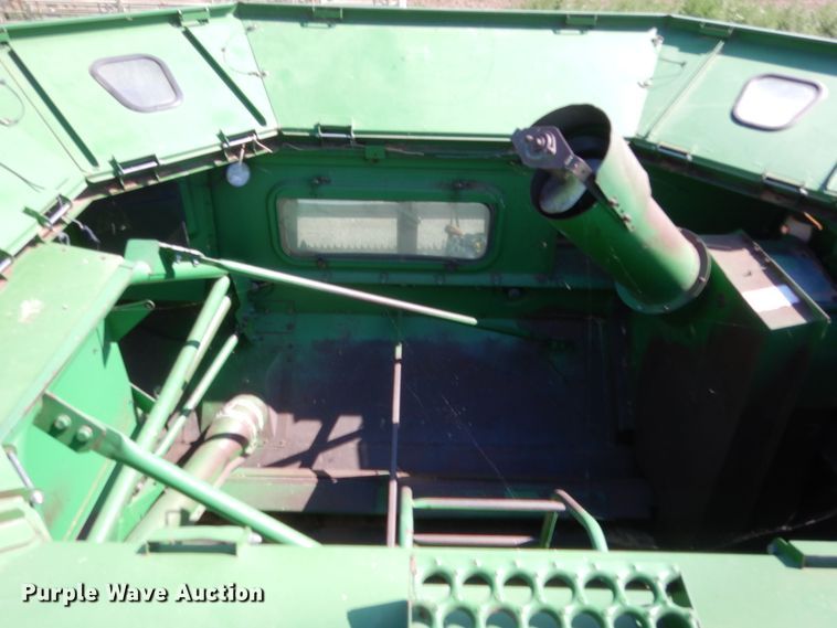 image for item HB9368 1993 John Deere 9600 combine