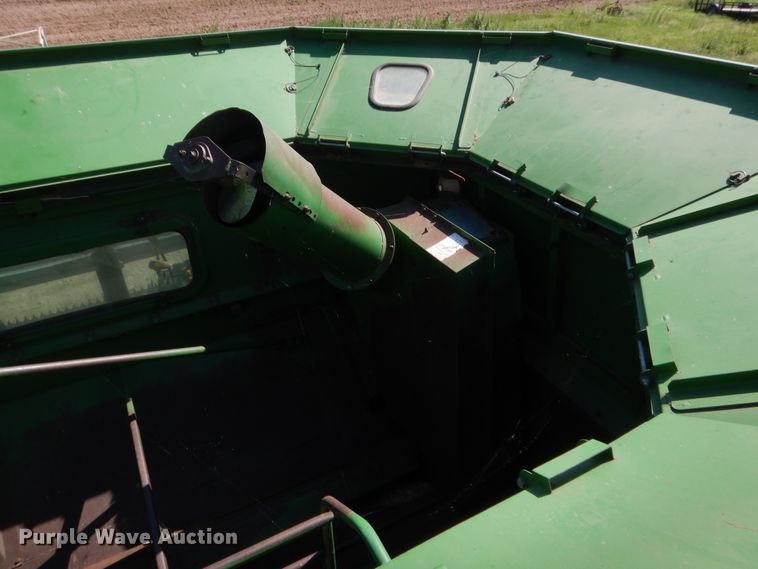 image for item HB9368 1993 John Deere 9600 combine