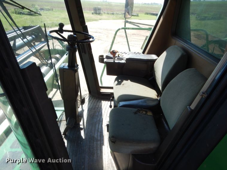 image for item HB9368 1993 John Deere 9600 combine