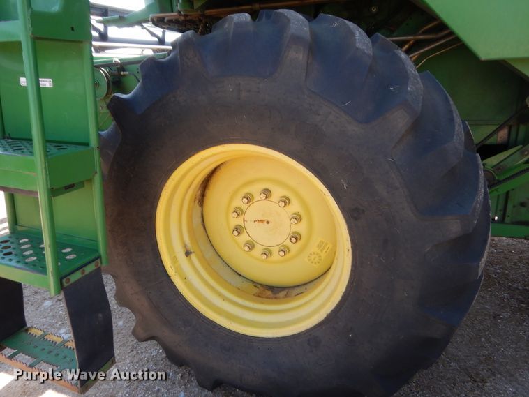 image for item HB9368 1993 John Deere 9600 combine