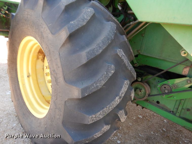 image for item HB9368 1993 John Deere 9600 combine