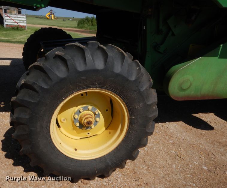 image for item HB9368 1993 John Deere 9600 combine