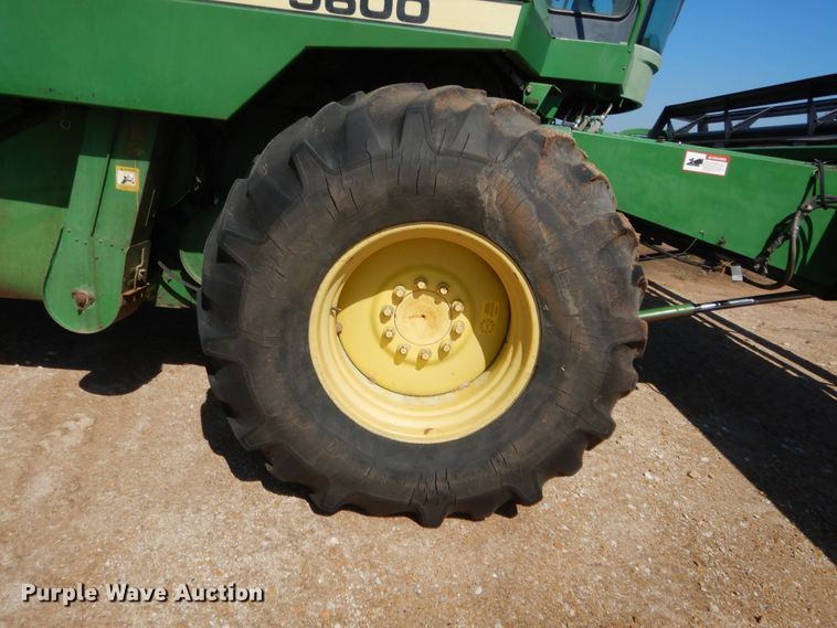 image for item HB9368 1993 John Deere 9600 combine