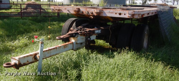 image for item HB9372 1998 Kwik Loc flatbed trailer