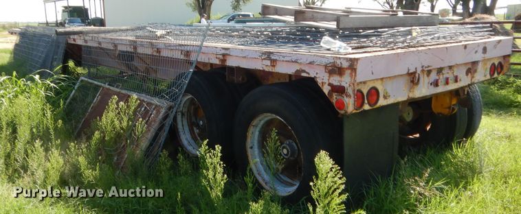 image for item HB9372 1998 Kwik Loc flatbed trailer