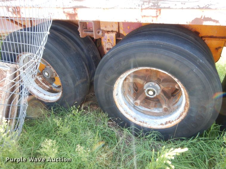 image for item HB9372 1998 Kwik Loc flatbed trailer