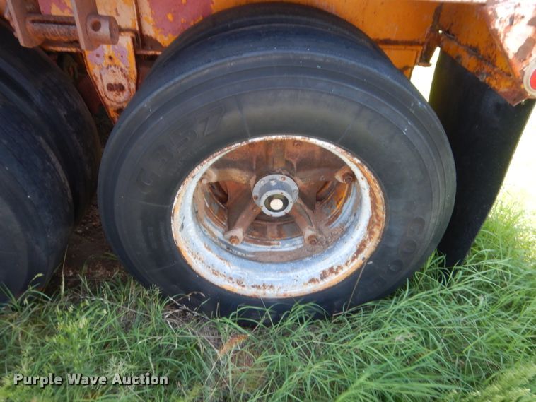 image for item HB9372 1998 Kwik Loc flatbed trailer