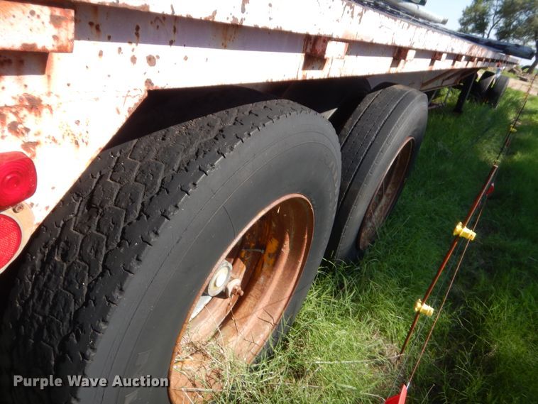 image for item HB9372 1998 Kwik Loc flatbed trailer