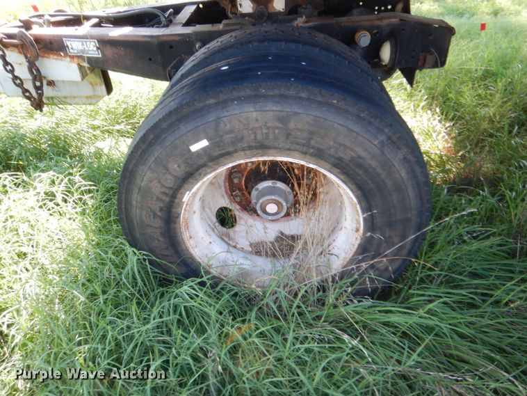 image for item HB9372 1998 Kwik Loc flatbed trailer