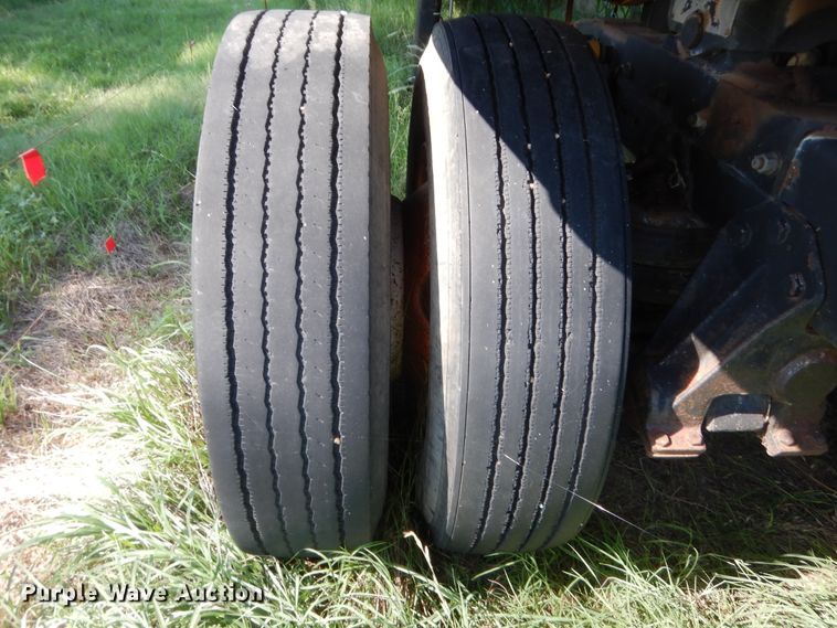 image for item HB9372 1998 Kwik Loc flatbed trailer