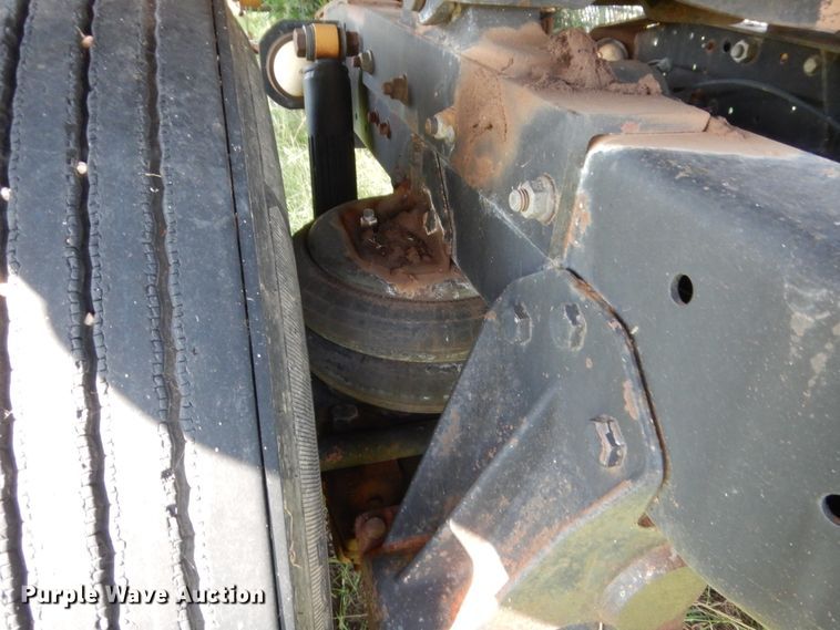 image for item HB9372 1998 Kwik Loc flatbed trailer