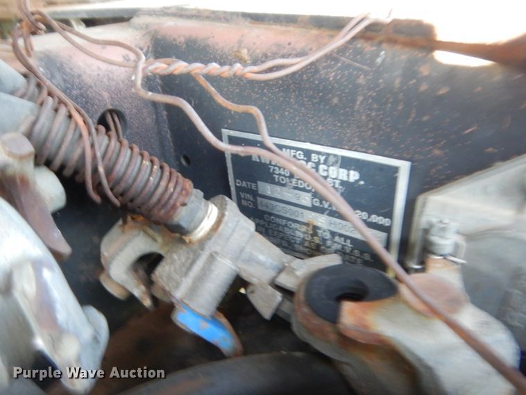 image for item HB9372 1998 Kwik Loc flatbed trailer