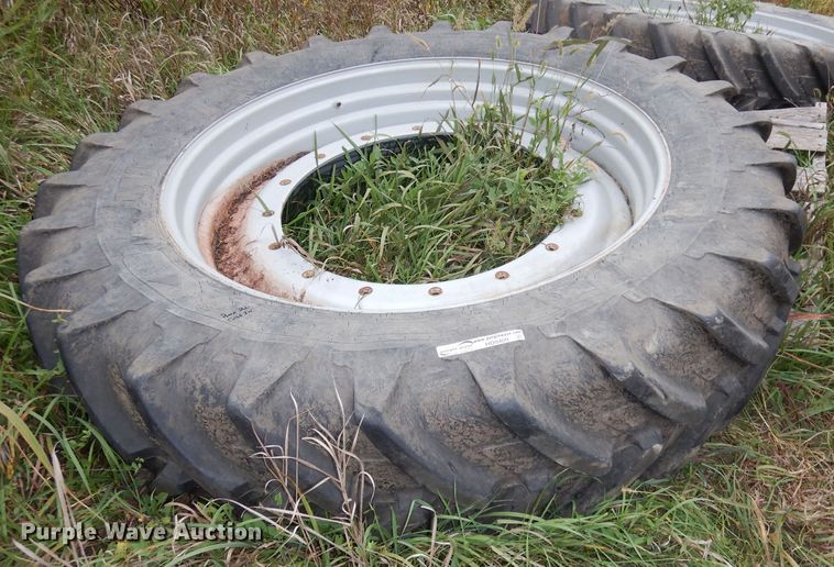 image for item HD9409 (2) Michelin 420/80R46 tires and wheels