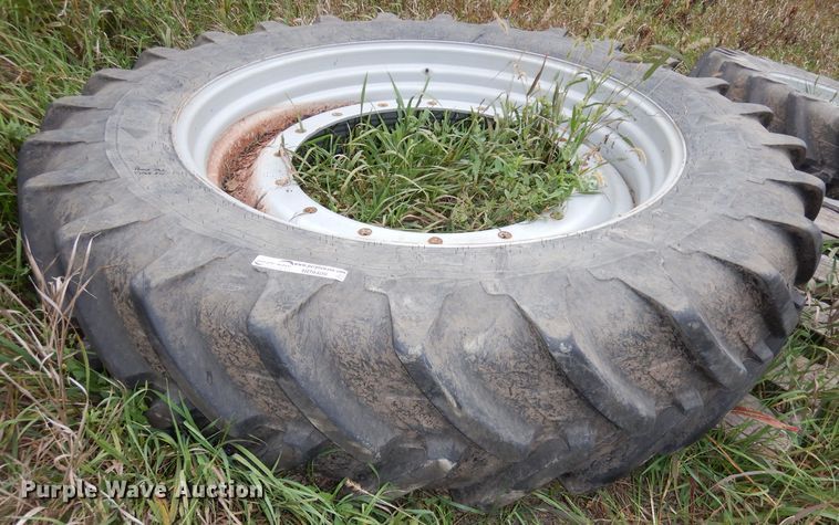 image for item HD9409 (2) Michelin 420/80R46 tires and wheels