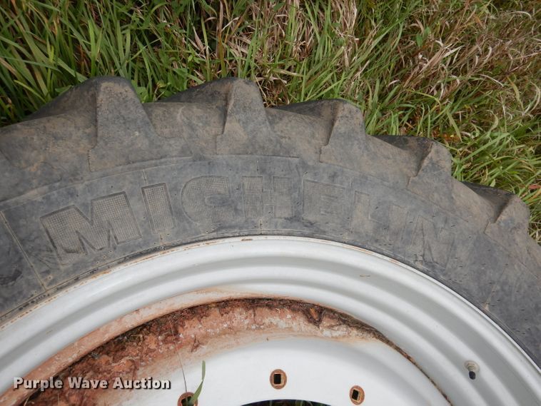 image for item HD9409 (2) Michelin 420/80R46 tires and wheels