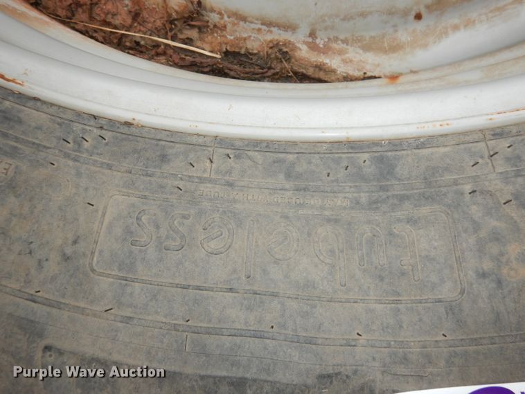 image for item HD9409 (2) Michelin 420/80R46 tires and wheels