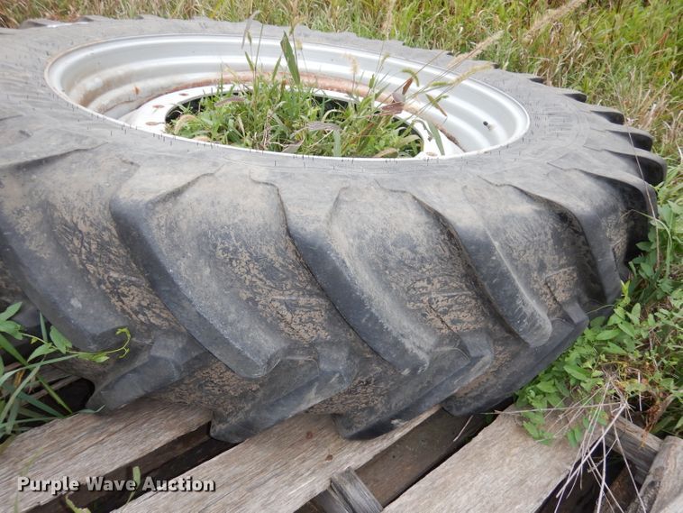 image for item HD9409 (2) Michelin 420/80R46 tires and wheels