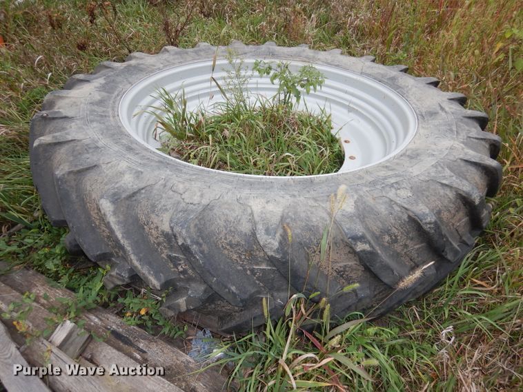 image for item HD9409 (2) Michelin 420/80R46 tires and wheels