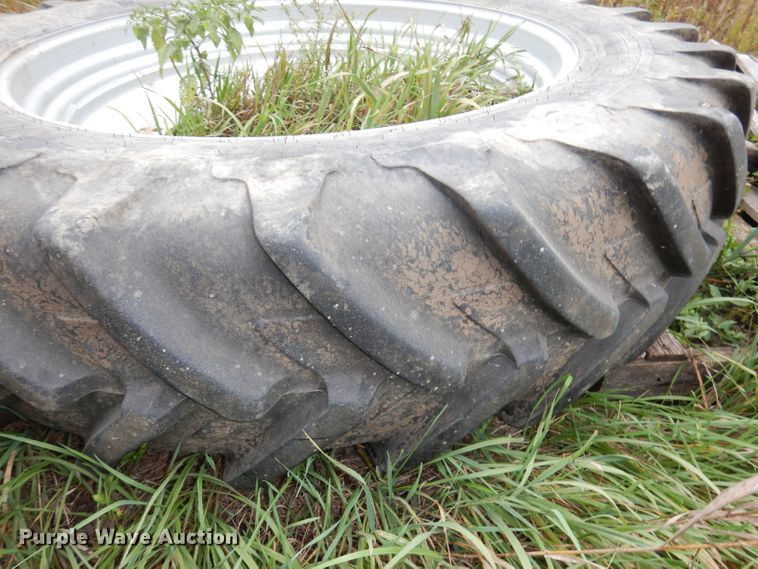 image for item HD9409 (2) Michelin 420/80R46 tires and wheels