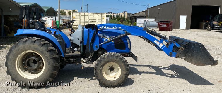 image for item HE9763 2014 New Holland Boomer 47  MFWD tractor