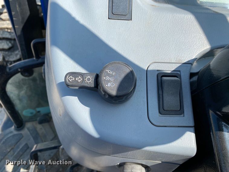 image for item HE9763 2014 New Holland Boomer 47  MFWD tractor