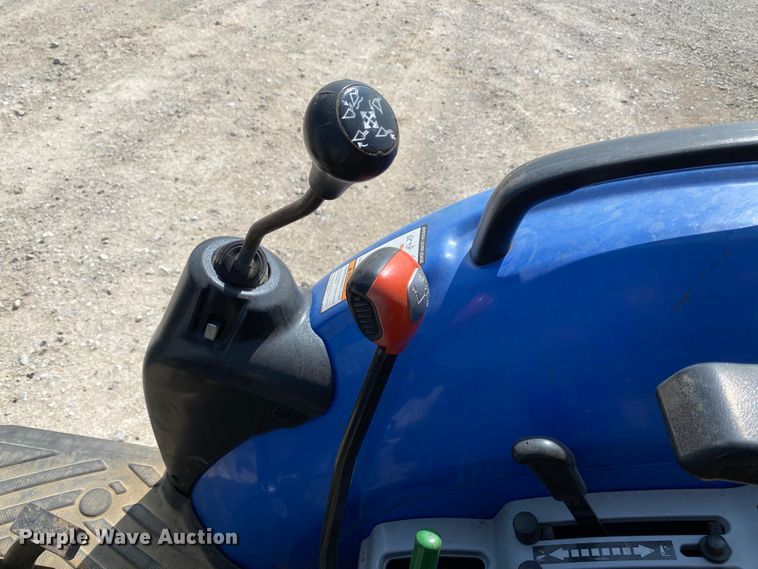 image for item HE9763 2014 New Holland Boomer 47  MFWD tractor