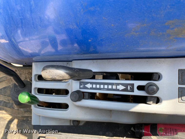 image for item HE9763 2014 New Holland Boomer 47  MFWD tractor