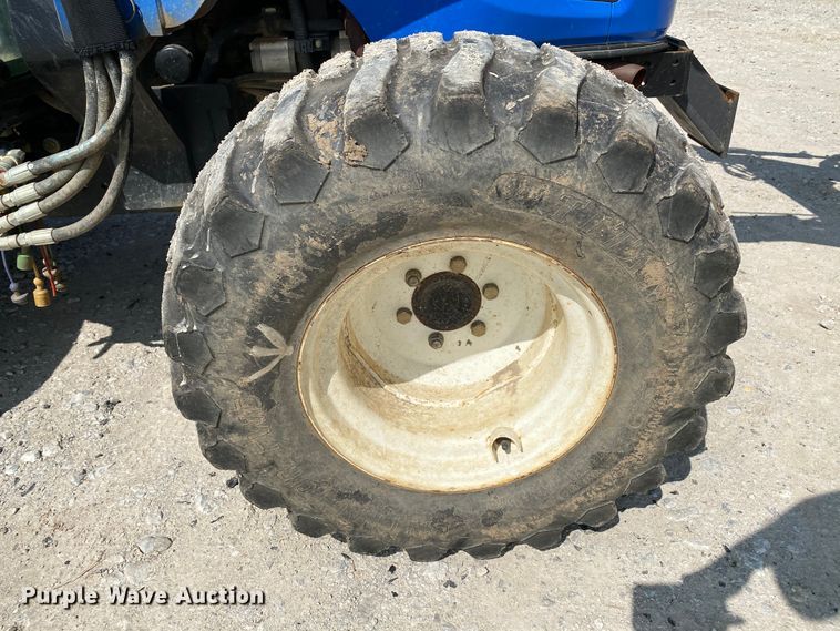 image for item HE9763 2014 New Holland Boomer 47  MFWD tractor