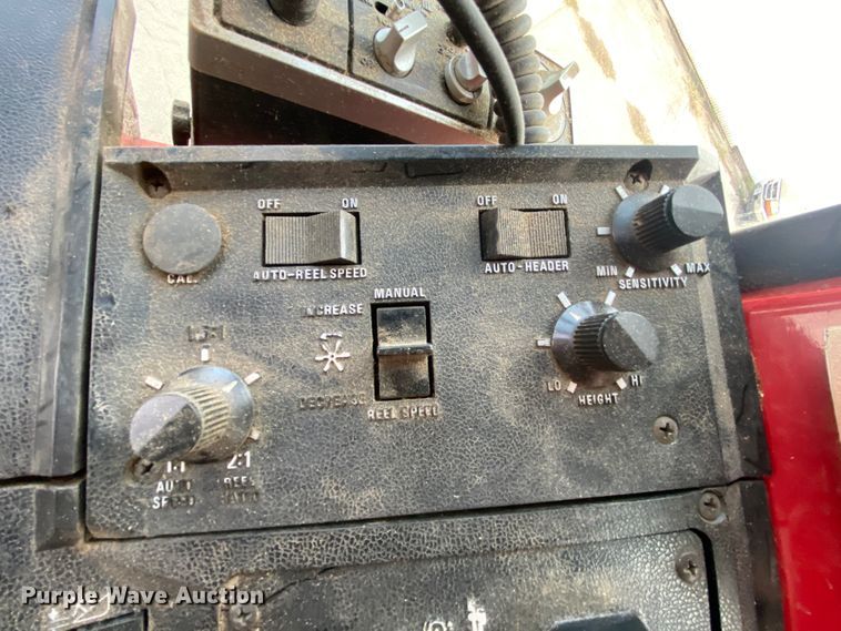 image for item HE9789 1984 International 1480 combine