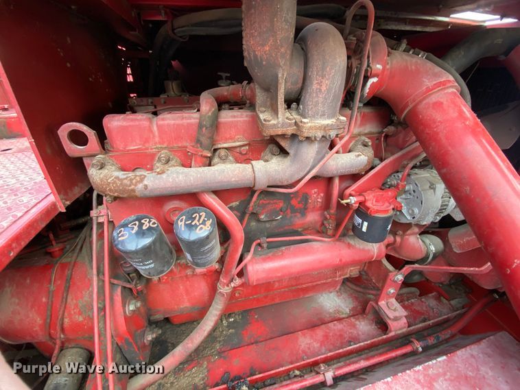 image for item HE9789 1984 International 1480 combine