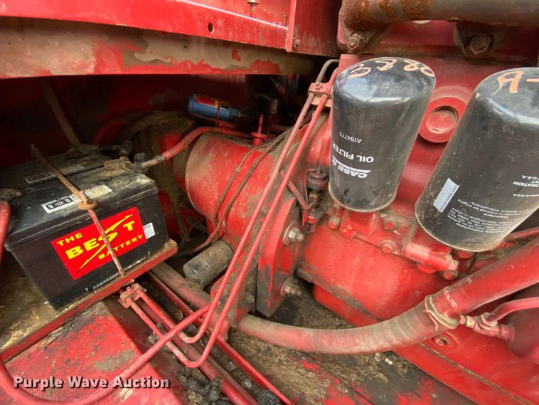 image for item HE9789 1984 International 1480 combine