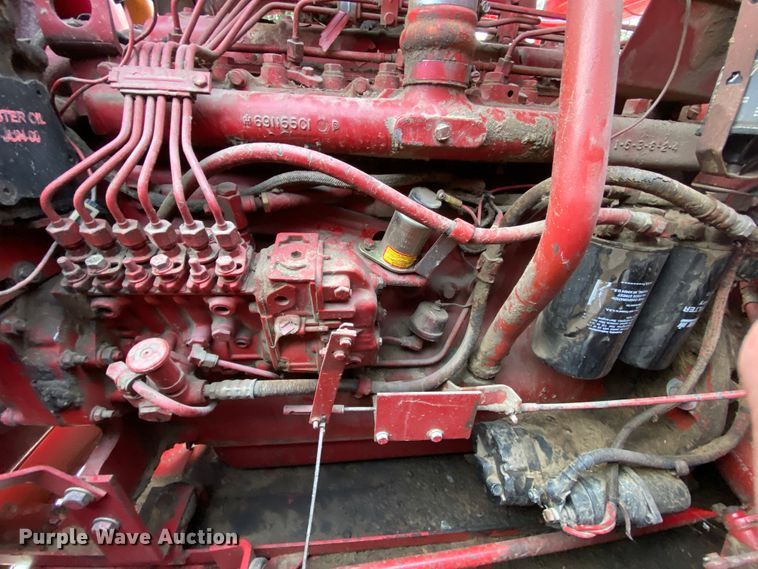 image for item HE9789 1984 International 1480 combine