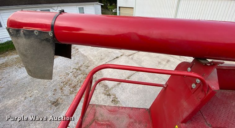 image for item HE9789 1984 International 1480 combine