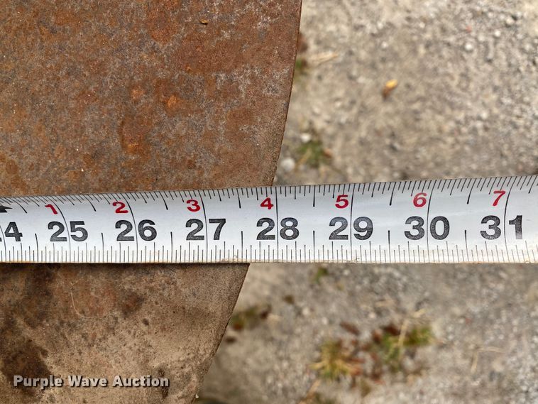 image for item HE9789 1984 International 1480 combine