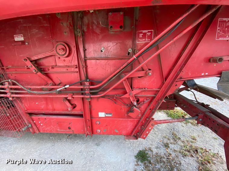 image for item HE9789 1984 International 1480 combine