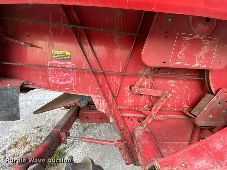 image for item HE9789 1984 International 1480 combine