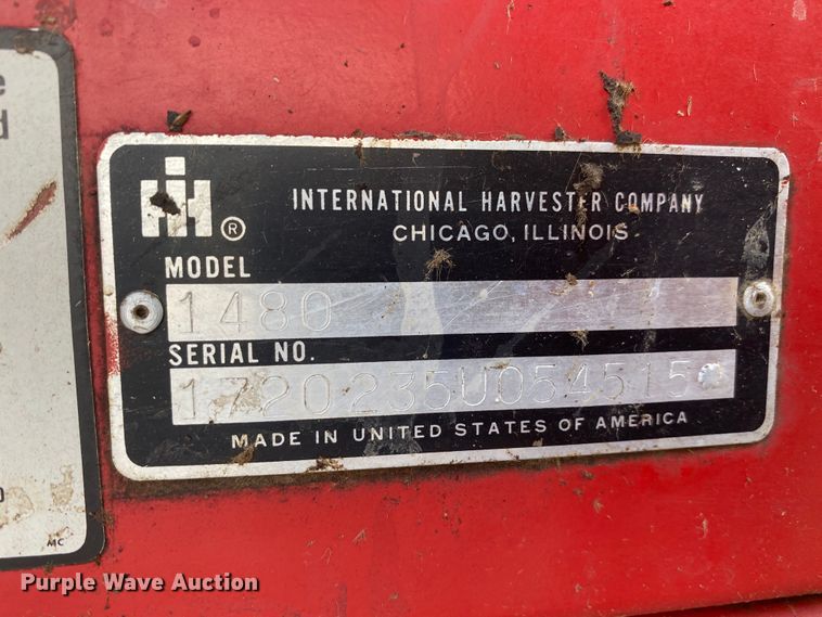 image for item HE9789 1984 International 1480 combine