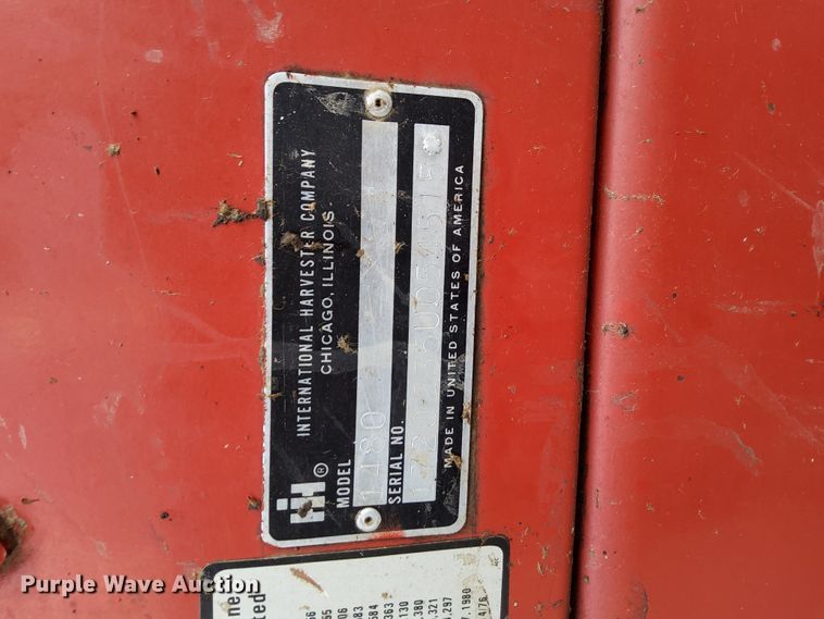 image for item HE9789 1984 International 1480 combine