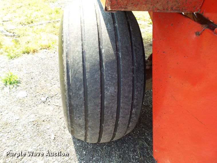 image for item HF9582 1998 Case IH 8575  large square baler