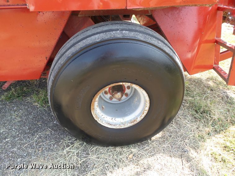 image for item HF9582 1998 Case IH 8575  large square baler