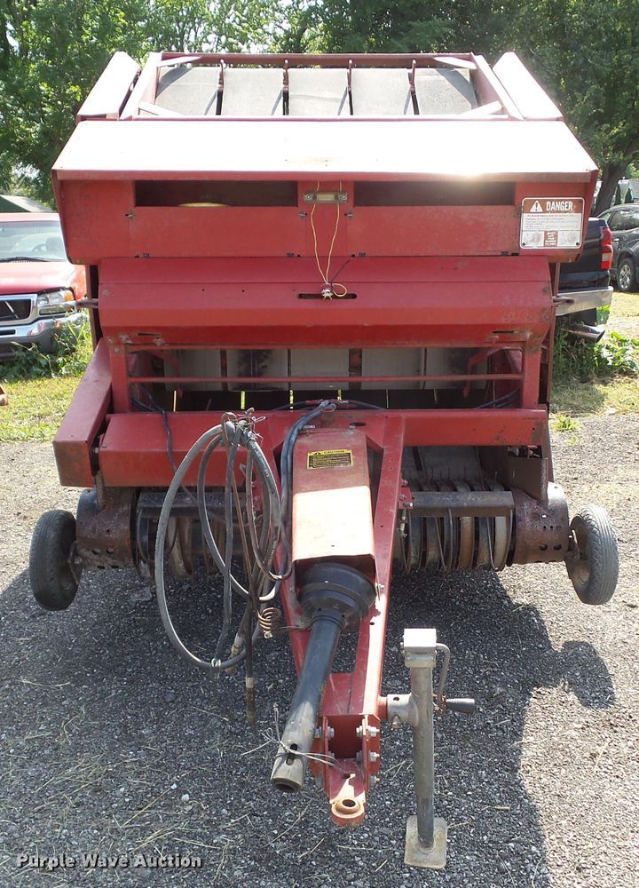 image for item HF9583 International 3650  round baler