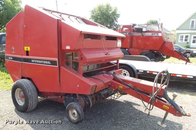 image for item HF9583 International 3650  round baler