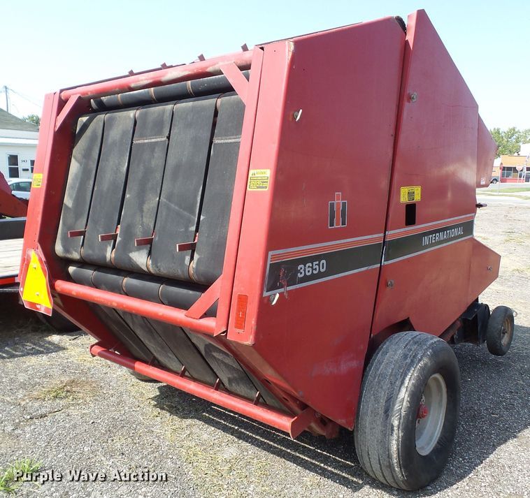 image for item HF9583 International 3650  round baler