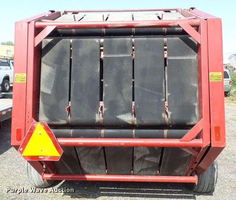 image for item HF9583 International 3650  round baler