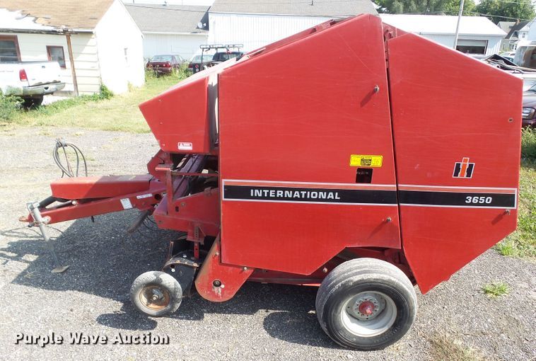 image for item HF9583 International 3650  round baler