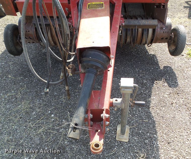 image for item HF9583 International 3650  round baler