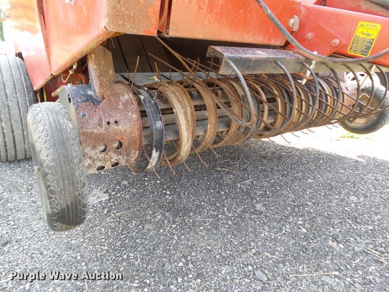 image for item HF9583 International 3650  round baler